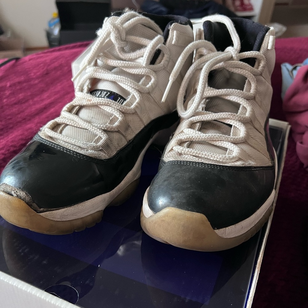 AIR JORDAN 11 RETRO